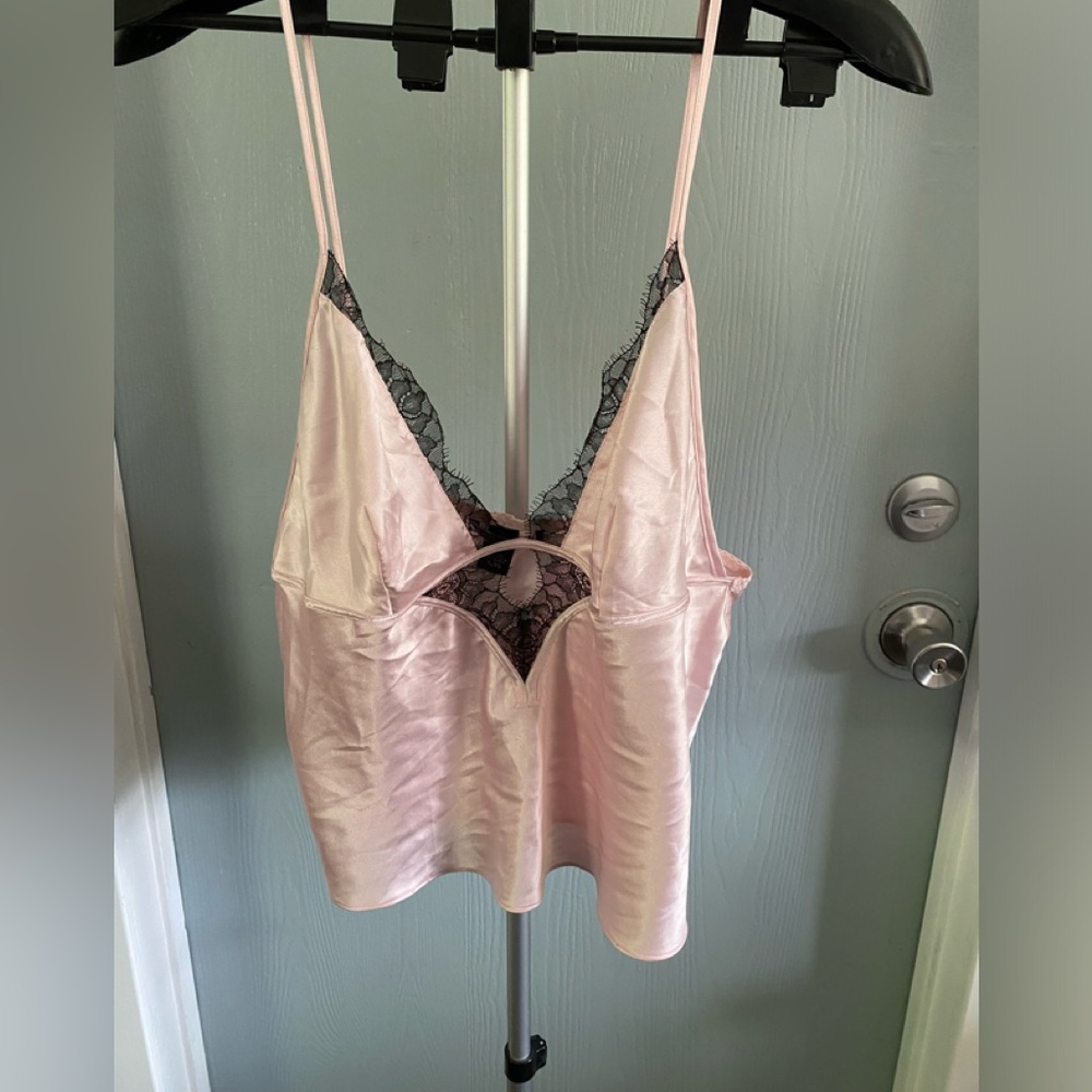 Victoria’s Secret adjustable strap camisole with Black Lace trim size XLarge